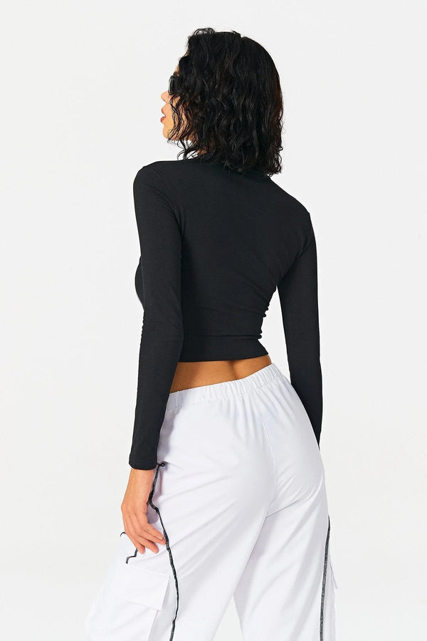  Lilly Collar Knitted Top = your new wardrobe must-have. ✨
From casual days to active workouts, this piece is all about versatility.🛒 Shop now: Aera apparel.com
.com
